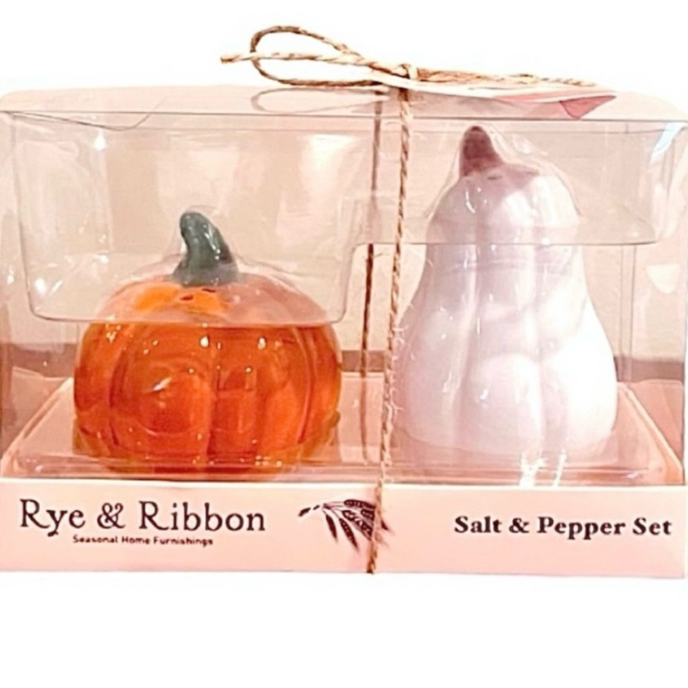 NWT- Rye & Ribbon Pumpkin/Gourd Ceramic Salt & Pepper Shaker Set